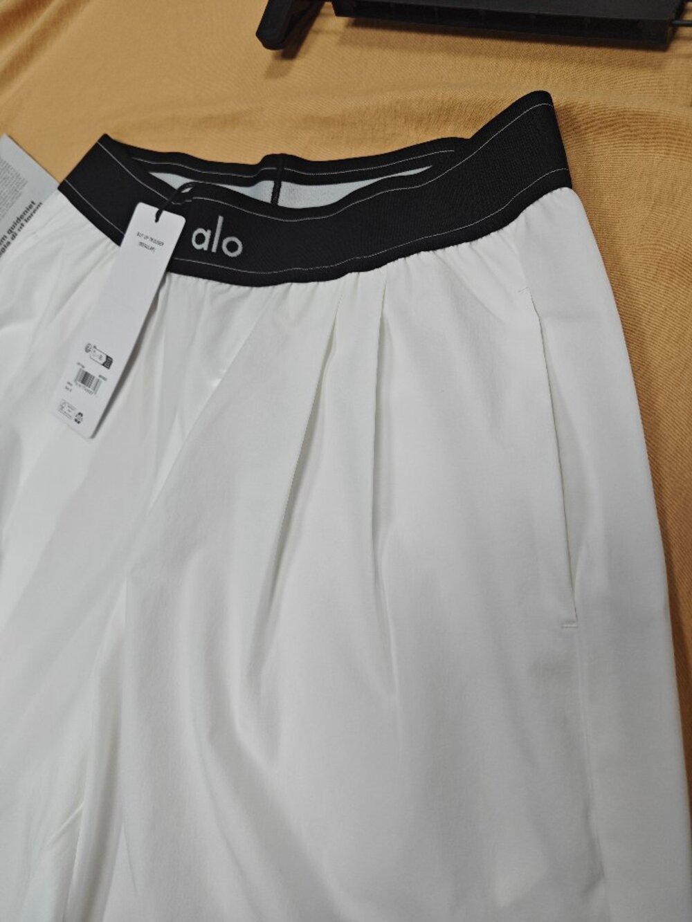 NWT ALO Yoga 🪁 Suit Up Trouser White Athleisure Wide Leg Pants 30” - Picture 3 of 8